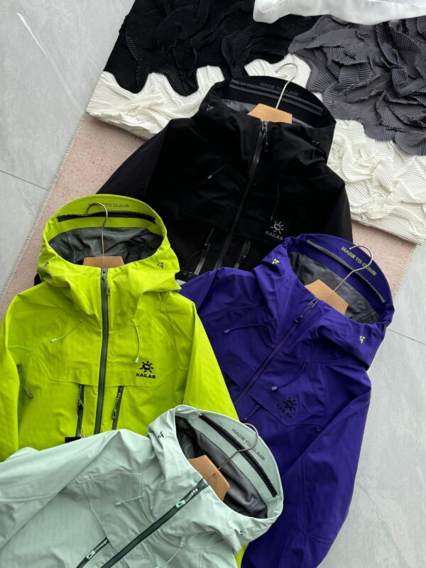 Coat - 图片 3