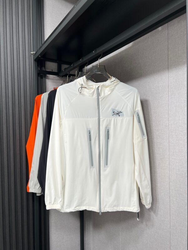 Coat - 图片 3
