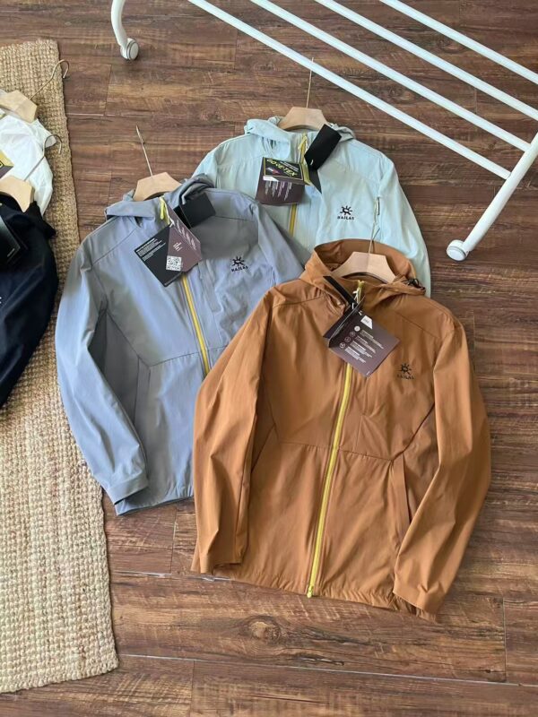 Coat - 图片 3