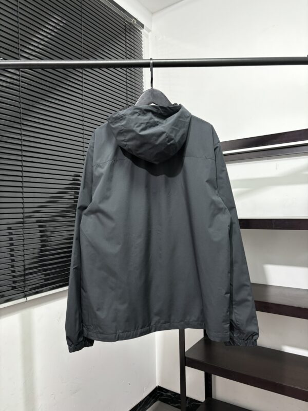 Coat - 图片 3