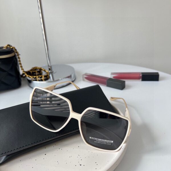 Accessories - 图片 8